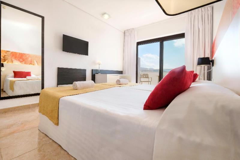 Azuline Hotel Bergantin San Antonio  Room photo